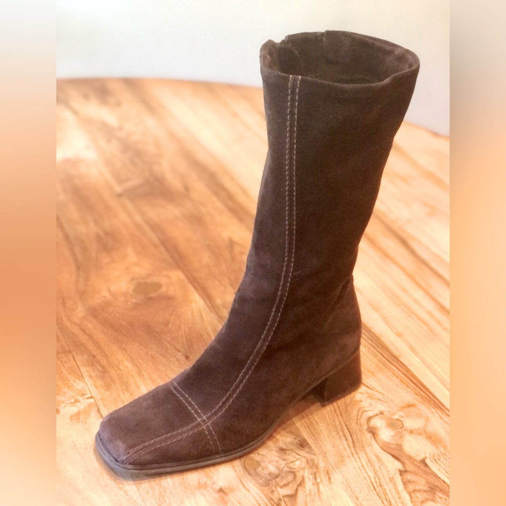 La Canadienne mid-calf brown suede boot
